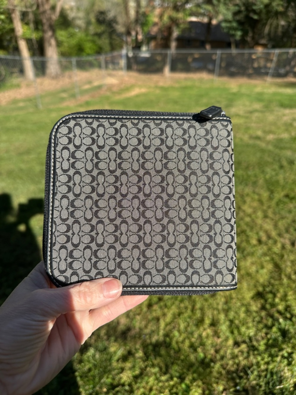 Coach Signature Zip Organizer CD Case Black Grey Jacquard like new - Picture 3 of 12
